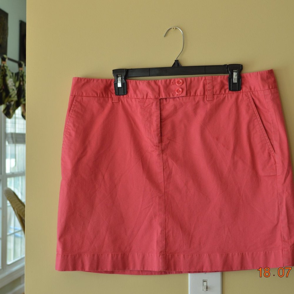 Vineyard Vines mini skirt - size 16.
